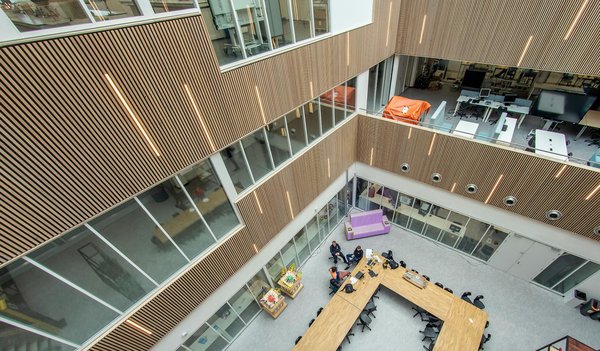 Quels services de formation en leadership sont recommandés pour les jeunes entrepreneurs ?