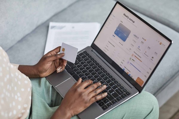 Qui doit ouvrir un compte bancaire professionnel en ligne ?